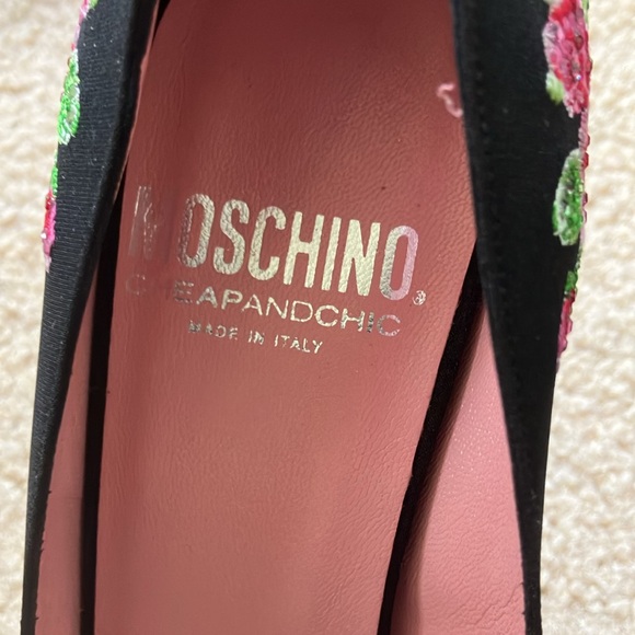 NWT MOSCHINO black fabric peep toe heels w floral beading. Floral delight 7. - Picture 4 of 11